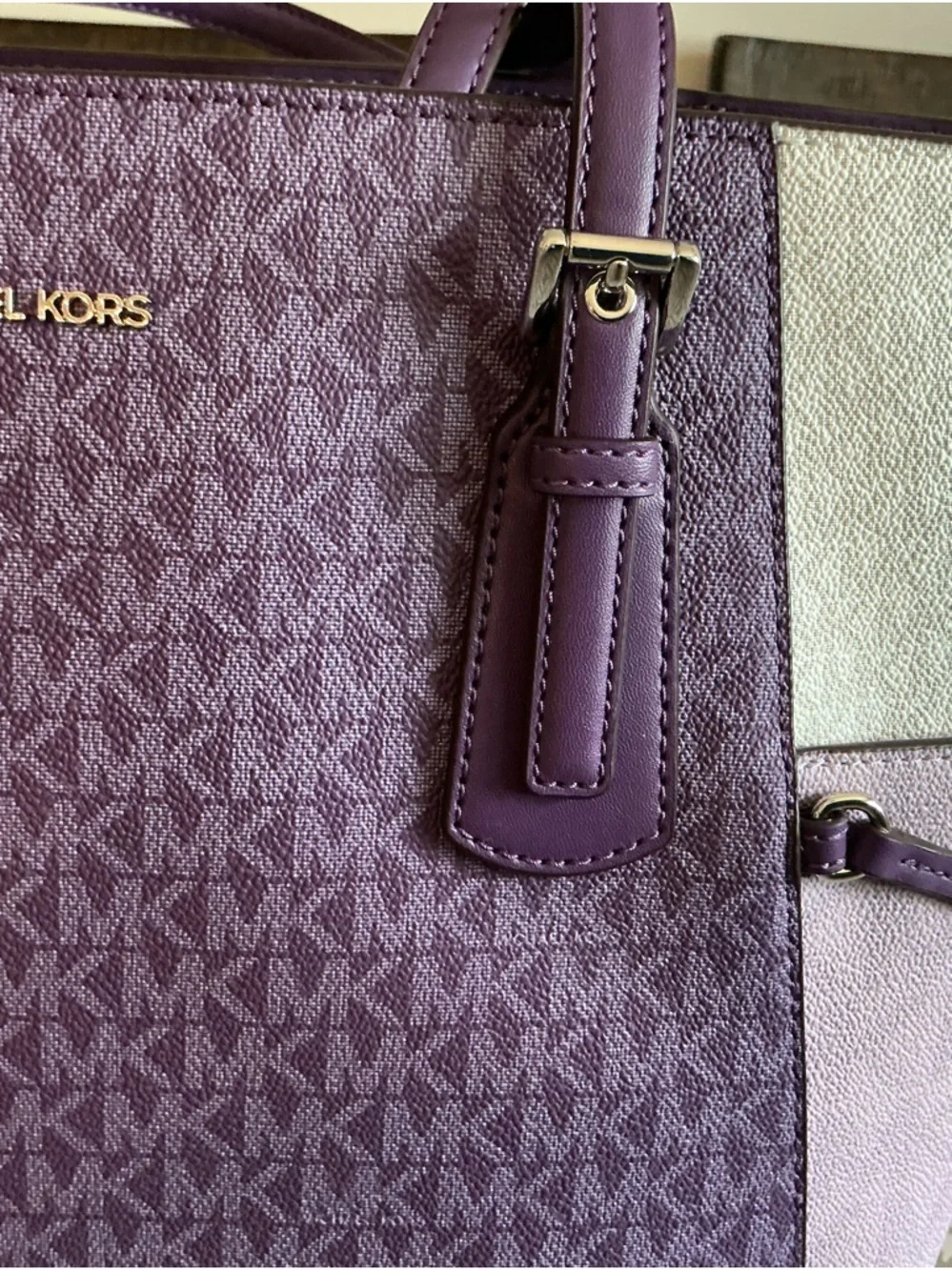 Michael Kors Voyager Large EW Tote Dark Purple Multi NWT $398 - Picture 5 of 16
